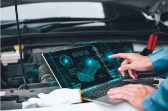 Mechanic using auto diagnostic app